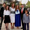 La prince Hussein, la princesse Salma, la reine Rania, la princesse Iman, le roi Abdullah II et le prince Hashem de Jordanie en juin 2014 lors de la remise de diplôme d'Iman. Instagram. 