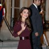 La reine Rania de Jordanie, superbe en Elie Saab, accompagnait son époux le roi Abdullah II à l'Elysée en visite officielle à Paris le 17 septembre 2014.