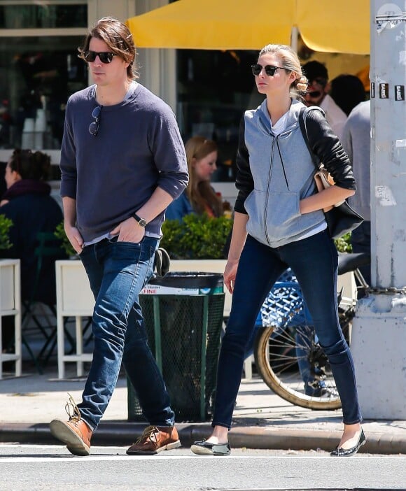 Josh Hartnett et sa petite-amie Tamsin Egerton se promenent à New York, le 5 mai 2013.