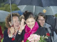 REPORTAGE PHOTOS : La princesse Victoria de Suède n'aime vraiment pas la pluie !