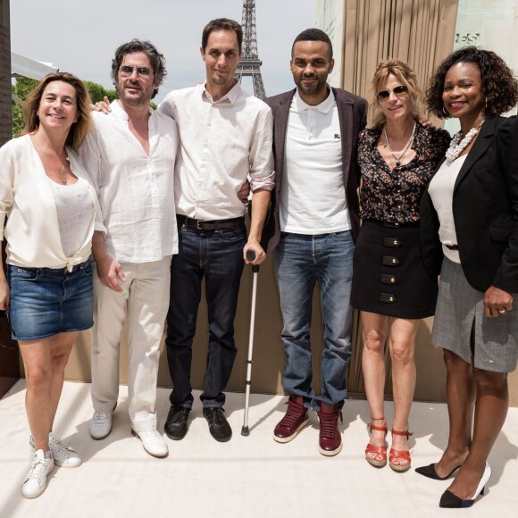 Exclusif - Coco Coupérie-Eiffel, Christophe Bonnat, Grand Corps Malade, Tony Parker, Virginie Coupérie-Eiffel et Laura Flessel-Colovic lors du Paris Eiffel Jumping du Longines Global Champions Tour, le 5 juillet 2015 sur le Champs-de-Mars à Paris