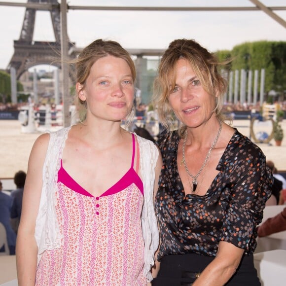 Exclusif - Mélanie Thierry et Virginie Coupérie-Eiffel lors du Paris Eiffel Jumping du Longines Global Champions Tour, le 5 juillet 2015 sur le Champs-de-Mars à Paris