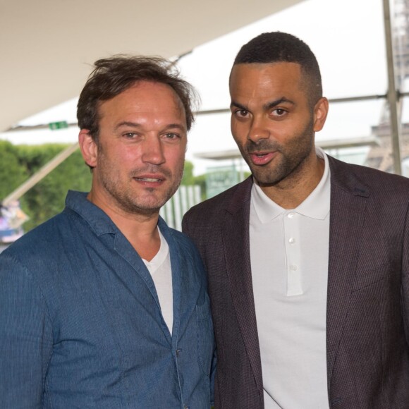 Exclusif - Vincent Pérez et Tony Parker lors du Paris Eiffel Jumping du Longines Global Champions Tour, le 5 juillet 2015 sur le Champs-de-Mars à Paris