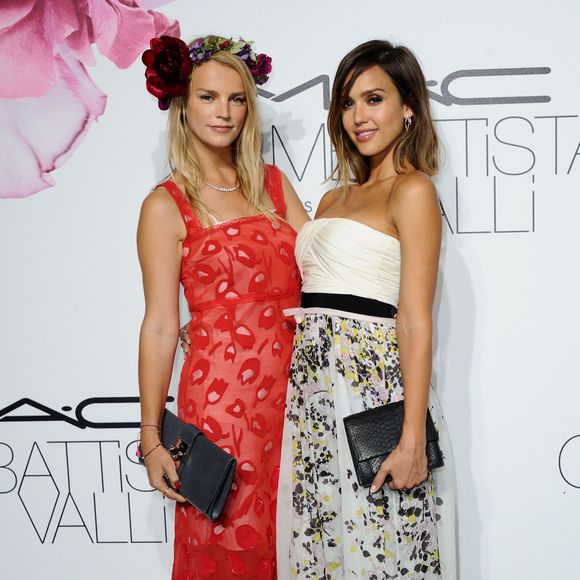 Kelly Sawyer et Jessica Alba assistent au "Floral Obsession Ball", soirée des 10 ans de Giambattista Valli, en collaboration avec M.A.C Cosmetics, à l'Opéra Garnier. Paris, le 6 juillet 2015.