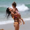 Monica Cruz et sa fille Antonella sur une plage lors de leurs vacances en famille à Cadiz. Le 6 juillet 2015 