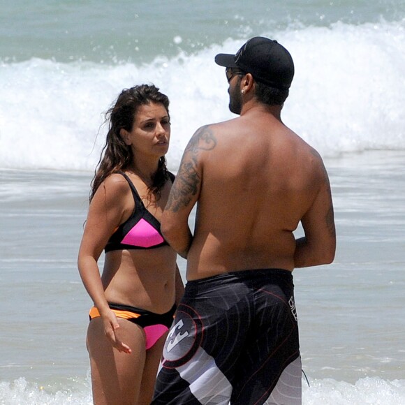 Monica Cruz et son frère Eduardo Cruz sur une plage lors de leurs vacances en famille à Cadiz. Le 6 juillet 2015 