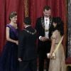 La reine Letizia et le roi Felipe VI d'Espagne étaient le 7 juillet 2015 les hôtes d'un dîner de gala au palais de la Zarzuela, à Madrid, en l'honneur de la visite d'Etat du président du Pérou Ollanta Humala et de sa femme Nadine Heredia Alarcon.