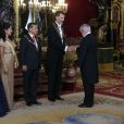  La reine Letizia et le roi Felipe VI d'Espagne étaient le 7 juillet 2015 les hôtes d'un dîner de gala au palais de la Zarzuela, à Madrid, en l'honneur de la visite d'Etat du président du Pérou Ollanta Humala et de sa femme Nadine Heredia Alarcon. 