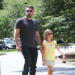 Exclusif - Ben Affleck se rend au "Atlanta Cyclorama & Civil War Museum" avec sa fille Violet à Atlanta, le 9 juillet 2015. L'acteur porte toujours son alliance, et semble en meilleure forme.