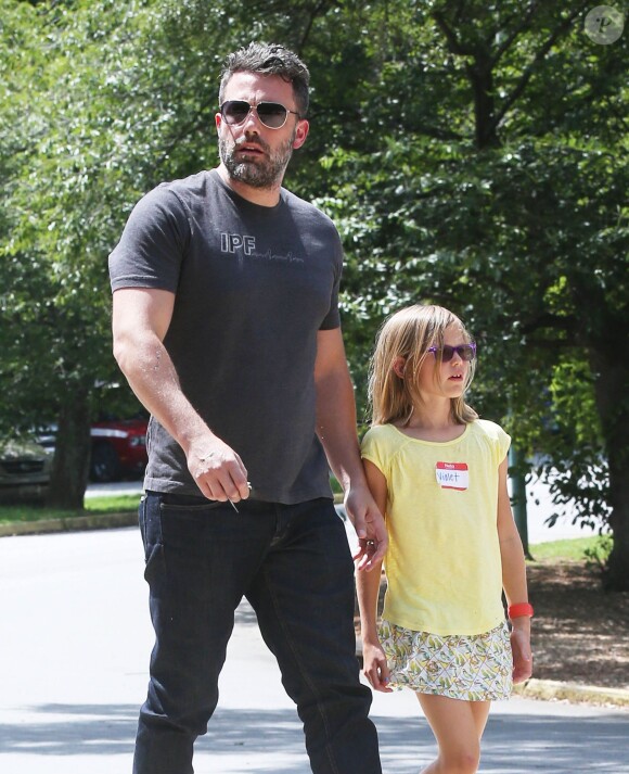 Exclusif - Ben Affleck se rend au "Atlanta Cyclorama & Civil War Museum" avec sa fille Violet à Atlanta, le 9 juillet 2015. L'acteur porte toujours son alliance, et semble en meilleure forme.