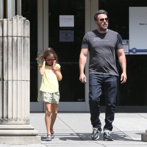 Exclusif - Ben Affleck se rend au "Atlanta Cyclorama & Civil War Museum" avec sa fille Violet à Atlanta, le 9 juillet 2015. L'acteur porte toujours son alliance, et semble en meilleure forme.