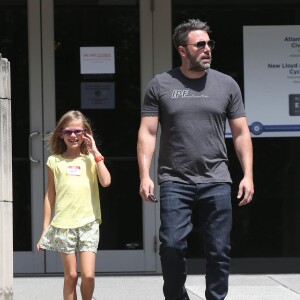 Exclusif - Ben Affleck se rend au "Atlanta Cyclorama & Civil War Museum" avec sa fille Violet à Atlanta, le 9 juillet 2015. L'acteur porte toujours son alliance, et semble en meilleure forme.