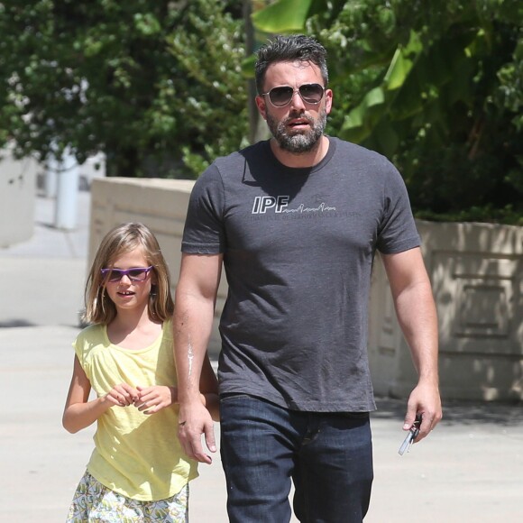 Exclusif - Ben Affleck se rend au "Atlanta Cyclorama & Civil War Museum" avec sa fille Violet à Atlanta, le 9 juillet 2015. L'acteur porte toujours son alliance, et semble en meilleure forme.