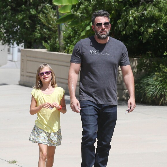 Exclusif - Ben Affleck se rend au "Atlanta Cyclorama & Civil War Museum" avec sa fille Violet à Atlanta, le 9 juillet 2015. L'acteur porte toujours son alliance, et semble en meilleure forme.