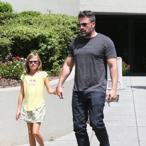 Exclusif - Ben Affleck se rend au "Atlanta Cyclorama & Civil War Museum" avec sa fille Violet à Atlanta, le 9 juillet 2015. L'acteur porte toujours son alliance, et semble en meilleure forme.