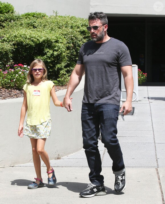 Exclusif - Ben Affleck se rend au "Atlanta Cyclorama & Civil War Museum" avec sa fille Violet à Atlanta, le 9 juillet 2015. L'acteur porte toujours son alliance, et semble en meilleure forme.