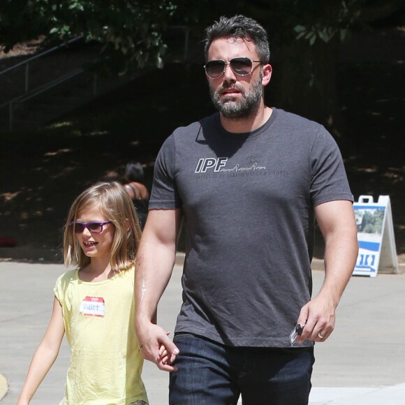 Exclusif - Ben Affleck se rend au "Atlanta Cyclorama & Civil War Museum" avec sa fille Violet à Atlanta, le 9 juillet 2015. L'acteur porte toujours son alliance, et semble en meilleure forme.