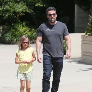 Exclusif - Ben Affleck se rend au "Atlanta Cyclorama & Civil War Museum" avec sa fille Violet à Atlanta, le 9 juillet 2015. L'acteur porte toujours son alliance, et semble en meilleure forme.