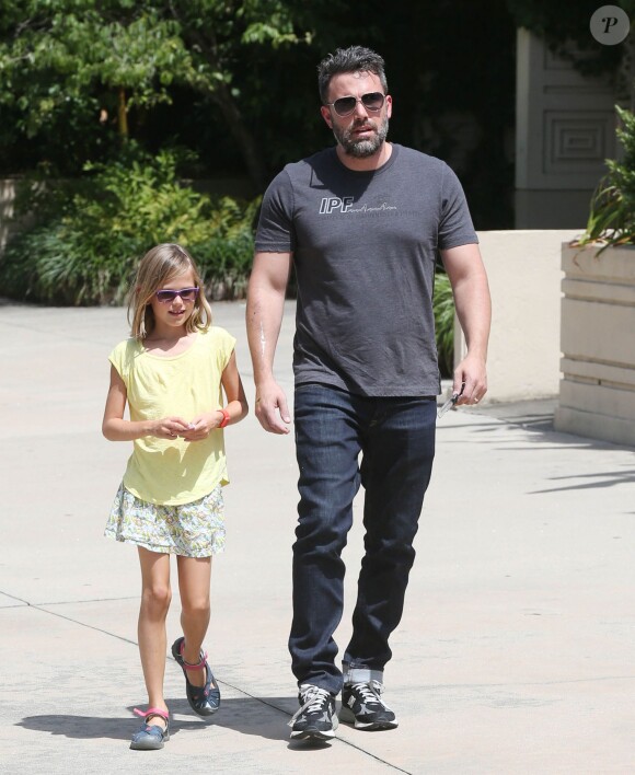 Exclusif - Ben Affleck se rend au "Atlanta Cyclorama & Civil War Museum" avec sa fille Violet à Atlanta, le 9 juillet 2015. L'acteur porte toujours son alliance, et semble en meilleure forme.
