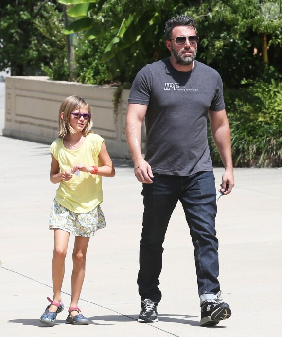 Exclusif - Ben Affleck se rend au "Atlanta Cyclorama & Civil War Museum" avec sa fille Violet à Atlanta, le 9 juillet 2015. L'acteur porte toujours son alliance, et semble en meilleure forme.