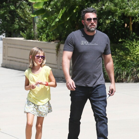 Exclusif - Ben Affleck se rend au "Atlanta Cyclorama & Civil War Museum" avec sa fille Violet à Atlanta, le 9 juillet 2015. L'acteur porte toujours son alliance, et semble en meilleure forme.