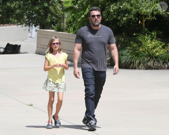 Exclusif - Ben Affleck se rend au "Atlanta Cyclorama & Civil War Museum" avec sa fille Violet à Atlanta, le 9 juillet 2015. L'acteur porte toujours son alliance, et semble en meilleure forme.
