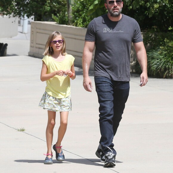 Exclusif - Ben Affleck se rend au "Atlanta Cyclorama & Civil War Museum" avec sa fille Violet à Atlanta, le 9 juillet 2015. L'acteur porte toujours son alliance, et semble en meilleure forme.