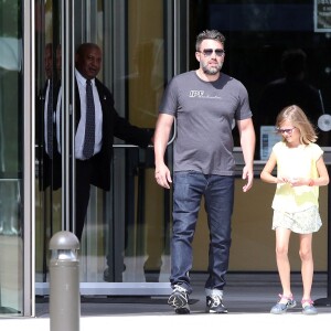 Exclusif - Ben Affleck se rend au "Atlanta Cyclorama & Civil War Museum" avec sa fille Violet à Atlanta, le 9 juillet 2015. L'acteur porte toujours son alliance, et semble en meilleure forme.