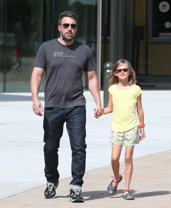 Exclusif - Ben Affleck se rend au "Atlanta Cyclorama & Civil War Museum" avec sa fille Violet à Atlanta, le 9 juillet 2015. L'acteur porte toujours son alliance, et semble en meilleure forme.