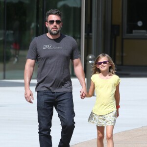 Exclusif - Ben Affleck se rend au "Atlanta Cyclorama & Civil War Museum" avec sa fille Violet à Atlanta, le 9 juillet 2015. L'acteur porte toujours son alliance, et semble en meilleure forme.