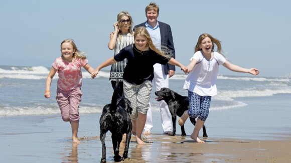 Maxima et Willem-Alexander des Pays-Bas : Shooting déjanté en famille à la plage