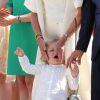 Petit coup de fatigue, pour Sacha Casiraghi ? La famille princière de Monaco célébrait le 11 juillet 2015 sur la place du palais les 10 ans de l'avènement du prince Albert II.