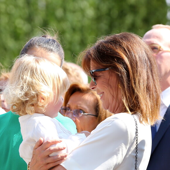La princesse Caroline de Hanovre, très complice avec son petit-fils Sacha Casiraghi. La famille princière de Monaco célébrait le 11 juillet 2015 sur la place du palais les 10 ans de l'avènement du prince Albert II.
