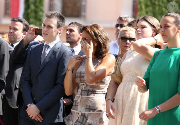 La princesse Stéphanie verserait-elle une petite larme ? La famille princière de Monaco s'est réunie pour célébrer le 11 juillet 2015 sur la place du palais les 10 ans de l'avènement du prince Albert II.