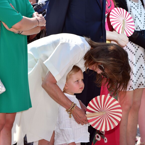 La princesse Caroline de Hanovre, très complice avec son petit-fils Sacha Casiraghi. La famille princière de Monaco célébrait le 11 juillet 2015 sur la place du palais les 10 ans de l'avènement du prince Albert II.