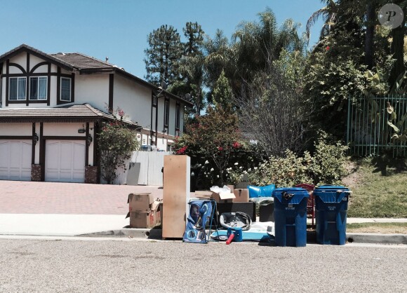 Exclusif - Tori Spelling a fait un vide grenier dans leur maison de Encino avant qu'elle, son mari et leurs quatre enfants déménagent. Le 23 juin 2015 