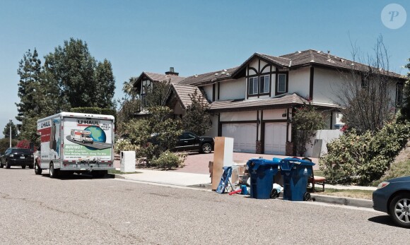 Exclusif - Tori Spelling a fait un vide grenier dans leur maison de Encino avant qu'elle, son mari et leurs quatre enfants déménagent. Le 23 juin 2015 