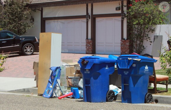 Exclusif - Tori Spelling a fait un vide grenier dans leur maison de Encino avant qu'elle, son mari et leurs quatre enfants déménagent. Le 23 juin 2015