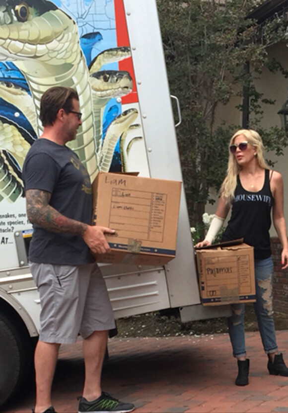 Tori Spelling déménage sa maison de Los Angeles, le 1er juillet 2015