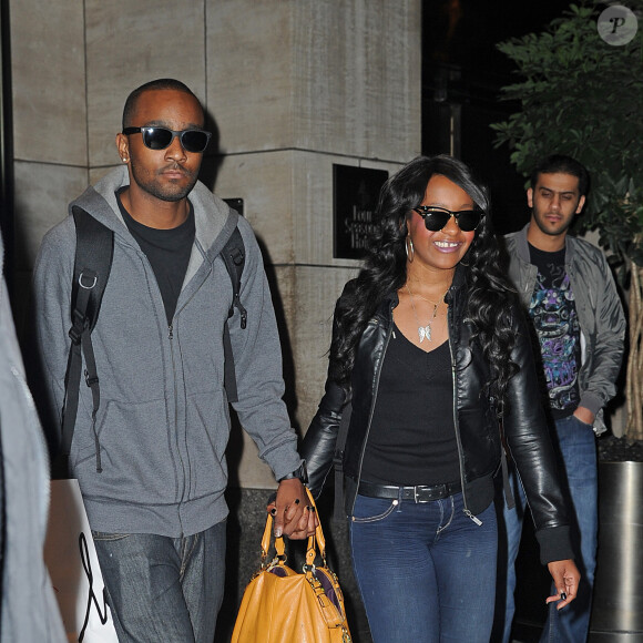 Nick Gordon et Bobbi Kristina à la sortie de l'hôtel de Manhattan le 23 octobre 2012