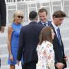 Emmanuel Macron et sa femme Brigitte Trogneux assistent au défilé du 14 juillet 2015, place de la Concorde à Paris.