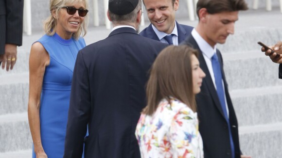 Emmanuel Macron et Brigitte Trogneux, main dans la main, au défilé du 14 juillet