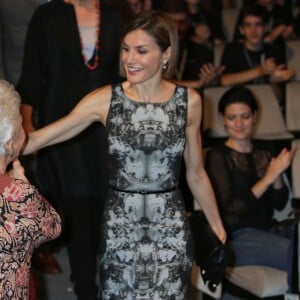 La reine Letizia d'Espagne inaugure les cours d'été de l’école internationale de musique de la Fondation Princesse des Asturies à Oviedo en Espagne le 15 juillet 2015. 