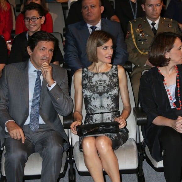 La reine Letizia d'Espagne inaugure les cours d'été de l’école internationale de musique de la Fondation Princesse des Asturies à Oviedo en Espagne le 15 juillet 2015.  