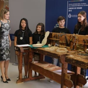 La reine Letizia d'Espagne inaugure les cours d'été de l’école internationale de musique de la Fondation Princesse des Asturies à Oviedo en Espagne le 15 juillet 2015.  6/07/2015 - Oviedo