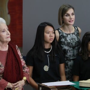 La reine Letizia d'Espagne inaugure les cours d'été de l’école internationale de musique de la Fondation Princesse des Asturies à Oviedo en Espagne le 15 juillet 2015.  