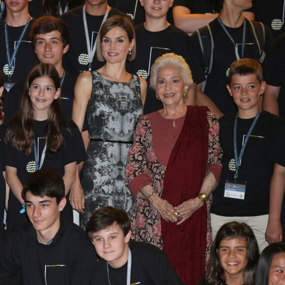La reine Letizia d'Espagne inaugure les cours d'été de l’école internationale de musique de la Fondation Princesse des Asturies à Oviedo en Espagne le 15 juillet 2015.  