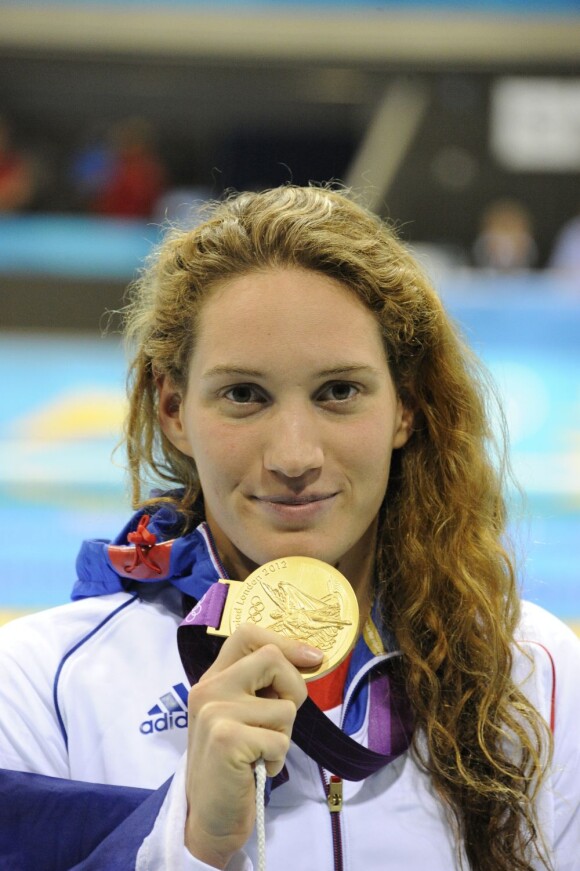 Camille Muffat et sa médaille d'or lors de sa victoire aux JO de Londres sur 400m nage libre le 29 juillet 2012