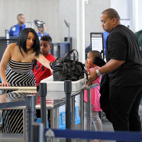 Timbaland (Timothy Zachery Mosley) en famille à l'aéroport LAX en direction de Miami. Los Angeles, le 31 aout 2012