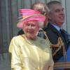 La reine Elisabeth II lors de la parade de la Royale Air Force pour le 75e anniversaire de la bataille d'Angleterre à Londres le 10 juillet 2015